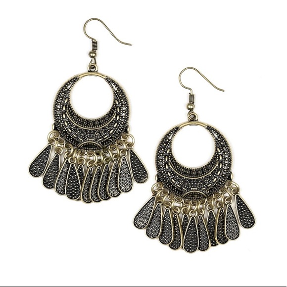NWT-Paparazzi Mesa Majesty Brass Earrings